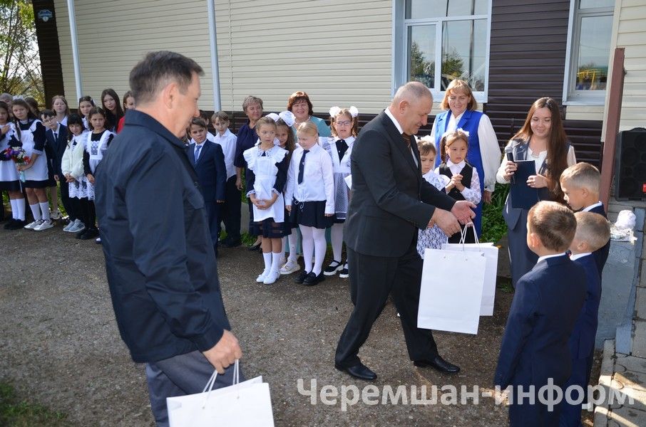 Иске Элмәле мәктәбенең 1нче сыйныфында өч малай укыячак (ФОТОРЕПОРТАЖ)