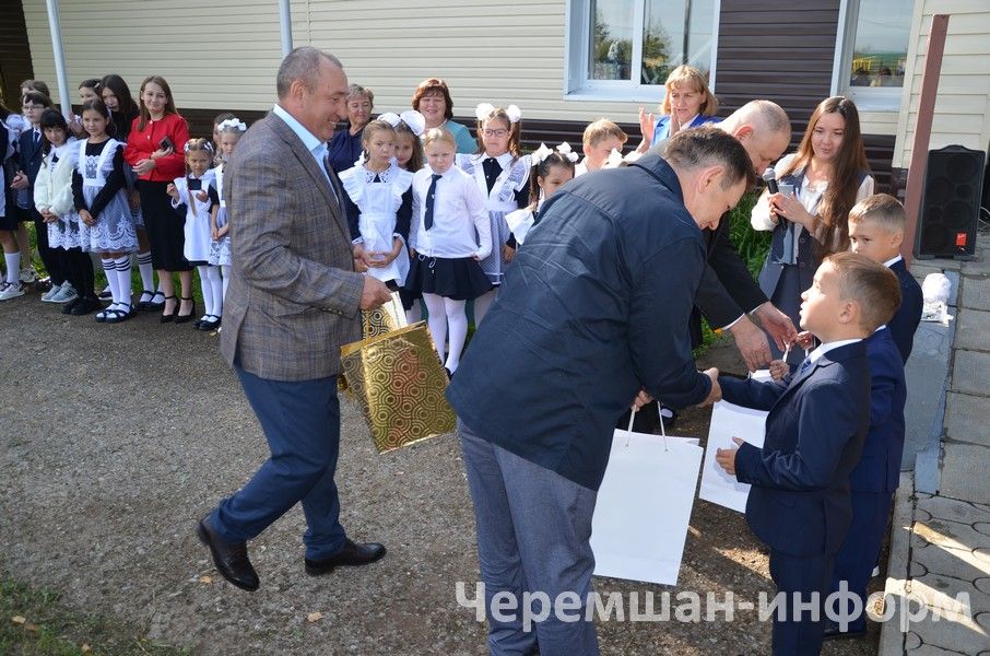 В 1 классе Староильмовской школы будут учиться три мальчика (ФОТОРЕПОРТАЖ)