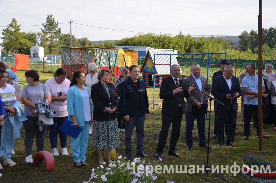 В 1 классе Староильмовской школы будут учиться три мальчика (ФОТОРЕПОРТАЖ)