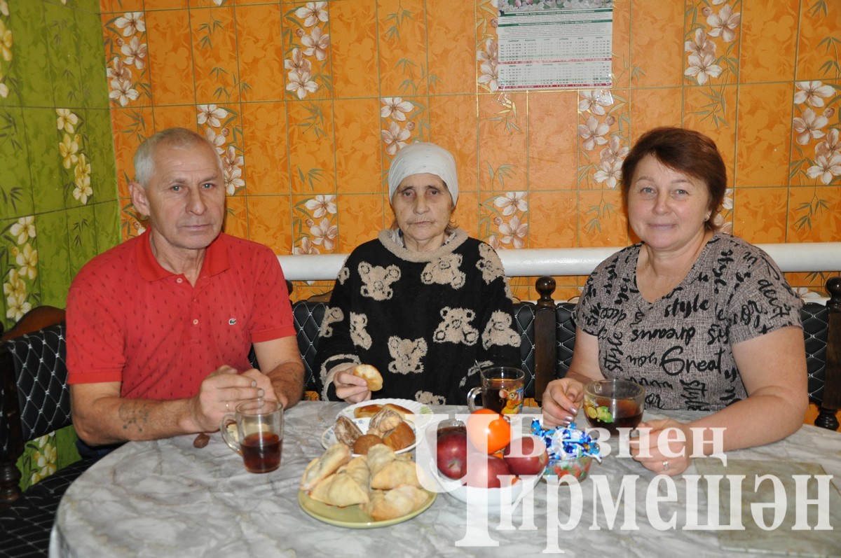 Чумачка авылыннан Хәлиуллиннар ясаган май Мәскәүгә дә китә