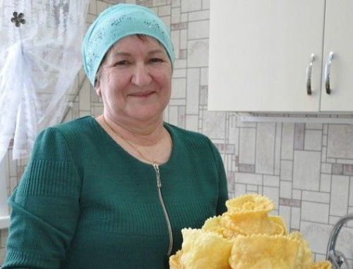 Керкәледән Гөлшат Камалетдинова кунакка урама пешереп бара