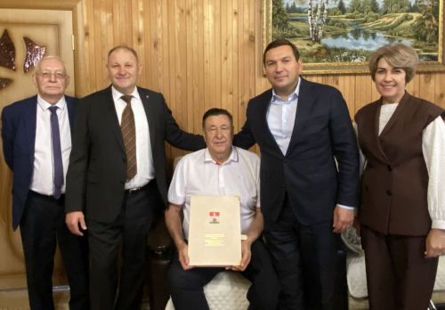 Чирмешән районы җитәкчелеге Рәис Мөбарәкҗановның хәлен белешеп кайтты