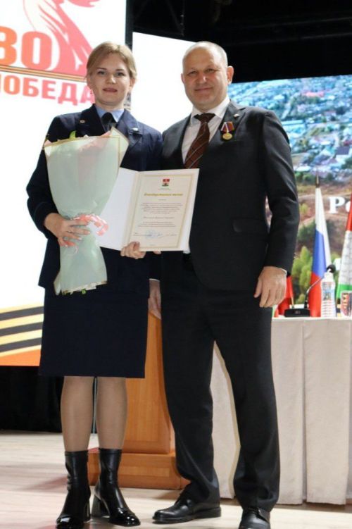 Чирмешәндә суд приставлары хезмәткәрләрен бүләкләделәр