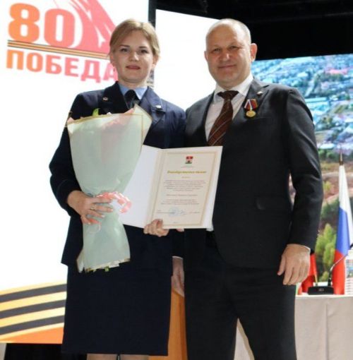Чирмешәндә суд приставлары хезмәткәрләрен бүләкләделәр
