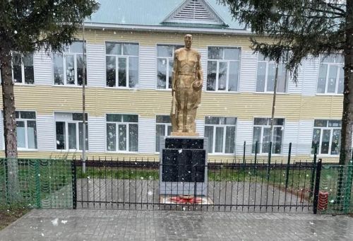 В Черемшанском районе с помощью нефтяников обустроены памятники