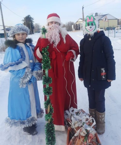 Түбән Чегодайга килгән Кыш бабайның капчыгында бүләкләр күп булган