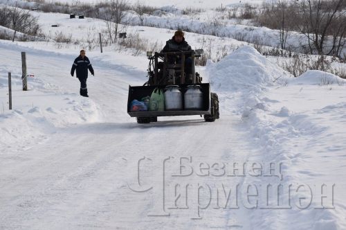 Чирмешәннән Карабаевлар гаиләсе мал асрарга да, умартачылыкка да вакыт таба