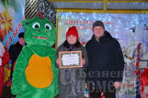 Чирмешәндә ишегалларын Яңа елга иң матур бизәүчеләрне бүләкләделәр