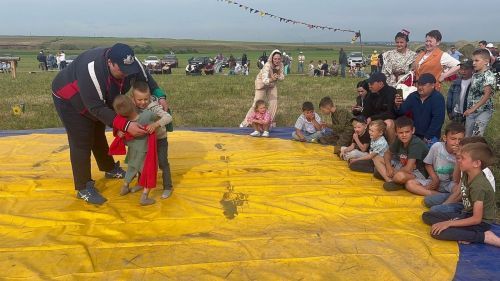 Кармыштагы Авыл көнендә 400ләп кеше бушлай пылау белән сыйланды