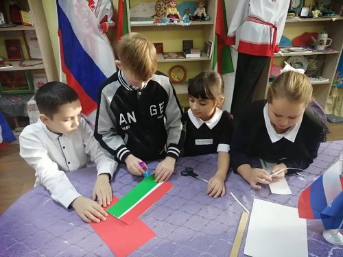 Чирмешәндә Татарстан флагы көнен билгеләп үттеләр