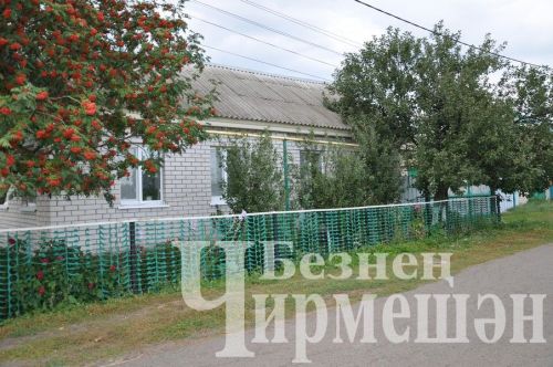 Аяксыз калган Илдус Җиһаншин “поддон” такталарыннан урындыклар ясый