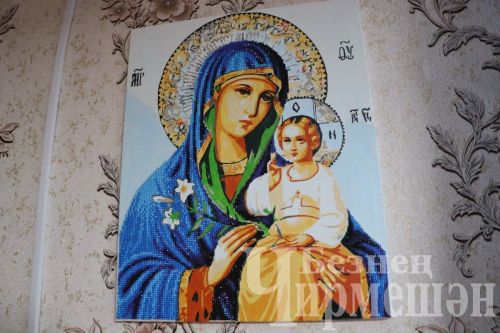 Күтәмә авылыннан Ольга Борисова алмаз мозаикасыннан картиналар ясый