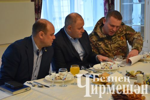 Чирмешән районы башлыгы хәрбиләр белән очрашты