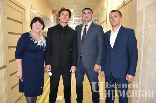 Ришат Төхвәтуллин Чирмешәндәге өлкәннәр йорт-интернатында җырлады