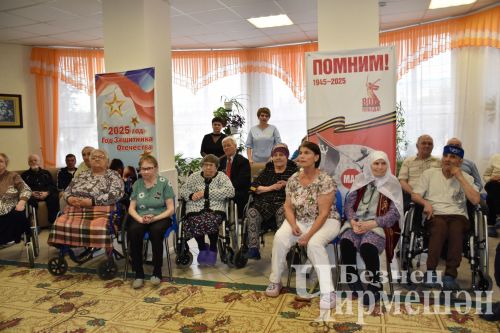 Ришат Төхвәтуллин Чирмешәндәге өлкәннәр йорт-интернатында җырлады