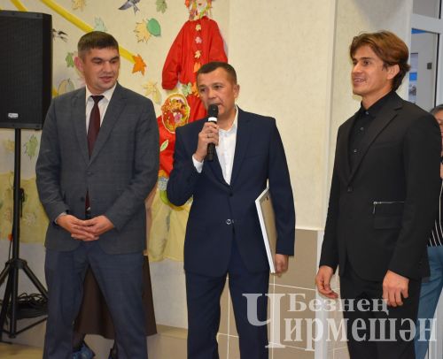 Ришат Төхвәтуллин Чирмешәндәге өлкәннәр йорт-интернатында җырлады