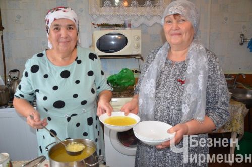 Чирмешәннән Гомәр Шарапов әтисенең аны башыннан сыйпавын гына хәтерли