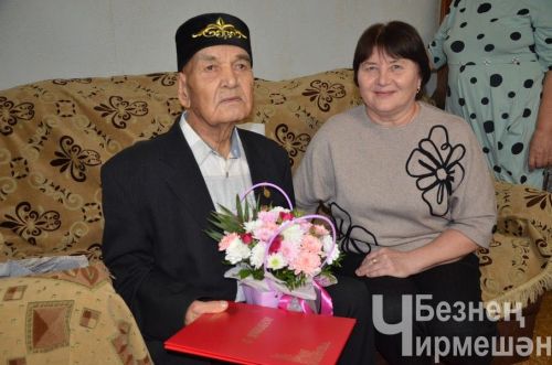 Чирмешәннән Гомәр Шарапов әтисенең аны башыннан сыйпавын гына хәтерли
