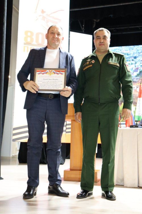 СВОдагылырга гуманитар ярдәм итүче кайбер чирмешәнлеләрне бүләкләделәр