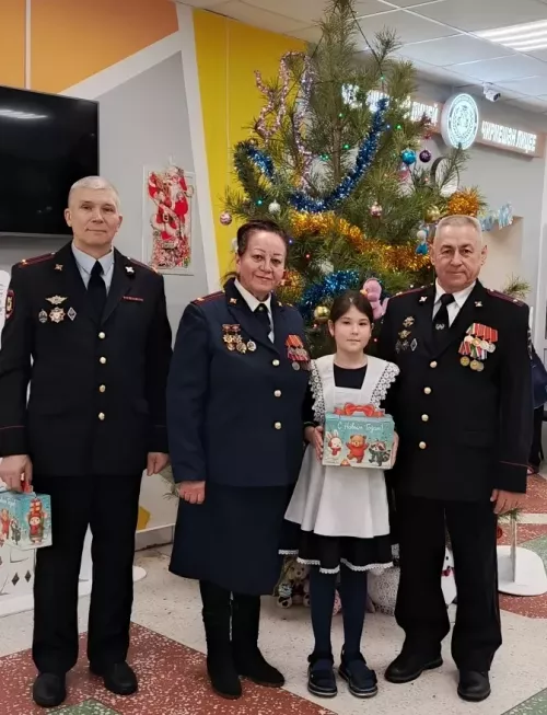 Чирмешән районының полиция ветераннары 57 балага бүләк бирде