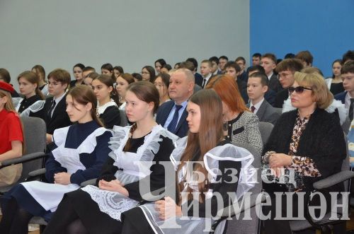 Глава района принял участие в парламентском уроке в Черемшанском лицее