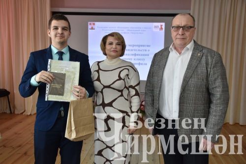 В Черемшане даже девушки интересуются профессией электрика