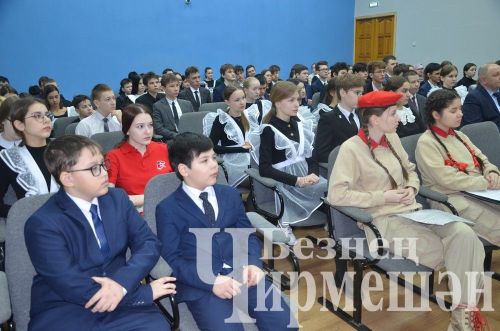 Глава района принял участие в парламентском уроке в Черемшанском лицее