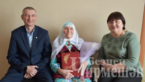 Бәркәтәдән - 90 яшен тутырган Миннур Сәлахиева кочегар булып эшләгән