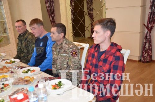 Айдар Метшин встретился с черемшанцами, вернувшимися из зоны  СВО