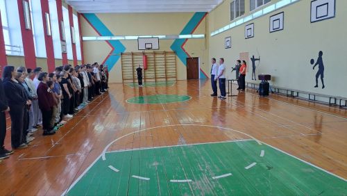 Йөзүче укучылар Лашман мәктәбе бассейнын “кыздырдылар”