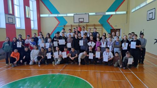 Йөзүче укучылар Лашман мәктәбе бассейнын “кыздырдылар”