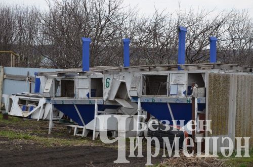 Иске Элмәледән Петр Малый беренче тракторын 44 ел элек ясаган