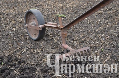 Иске Элмәледән Петр Малый беренче тракторын 44 ел элек ясаган