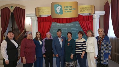 Чирмешән районы хәрбиләренең әниләрен театрда ял иттерделәр