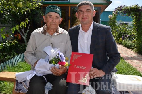 Туймәттән Сәгыйть Рәҗәпов мәктәпкә 20 пар чаңгы ясап биргән