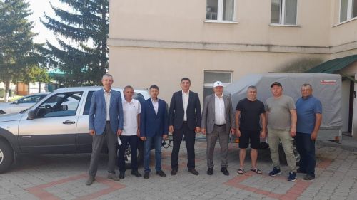 Чирмешәннән хәрбиләргә гуманитар ярдәм илтергә район башлыгы да киткән