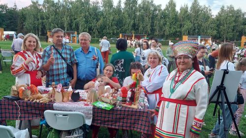 Черемшанцы в Казани сделали лыковую куклу - оберег из мочалы