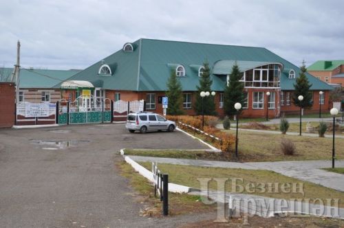 Чирмешәндәге өлкәннәр һәм инвалидлар йорт-интернаты каршындагы паркны кемнәр чүпли