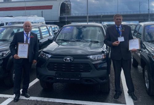 Казаннан яңа автомобильләргә утырып кайттылар