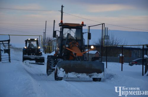 Чирмешәннән Александр Самойлов башкалар тәмле йоклаганда юллар такырайта