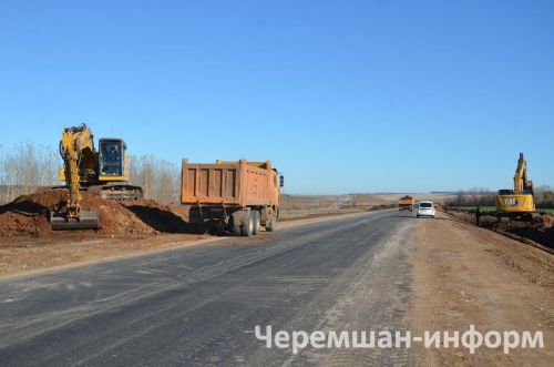 Вторую часть объездной дороги Черемшана заасфальтировали первым слоем