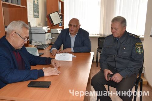 Жители Черемшана встретились с замначальника Управления гостехнадзора РТ