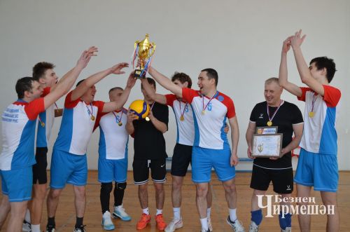 Чирмешән районының волейбол буенча чемпионаты җиңүчеләрен акчалата бүләкләделәр
