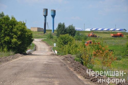 Югары Кәминкә авылына керү юлын ремонтлыйлар