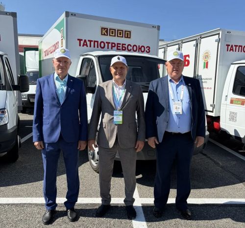 Казанда үткән халыкара форумда чирмешәнлеләргә “Газель” автомашинасы тапшырдылар