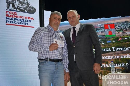Хәрбиләргә булышкан чирмешәнлеләрне бүләкләделәр