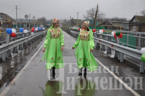 Иске Үтәмештә яңа күпер ачтылар (ФОТОРЕПОРТАЖ)
