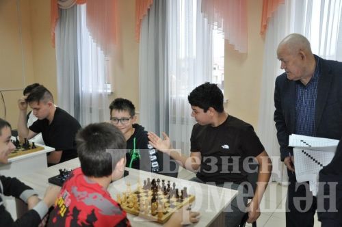 В Черемшане организовали шахматный турнир, посвященный Дню народного единства (ФОТОРЕПОРТАЖ)