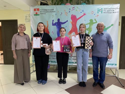 В Черемшане организовали шахматный турнир, посвященный Дню народного единства (ФОТОРЕПОРТАЖ)