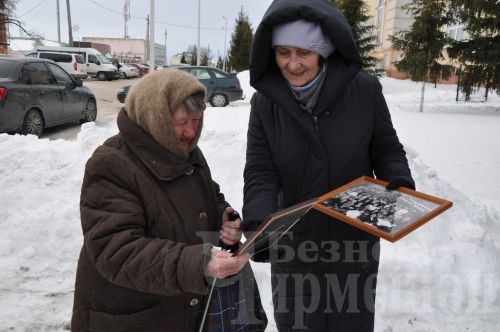 Чирмешәндә 1953 елдагы янгында һәлак булучыларны искә алдык (ФОТОРЕПОРТАЖ)